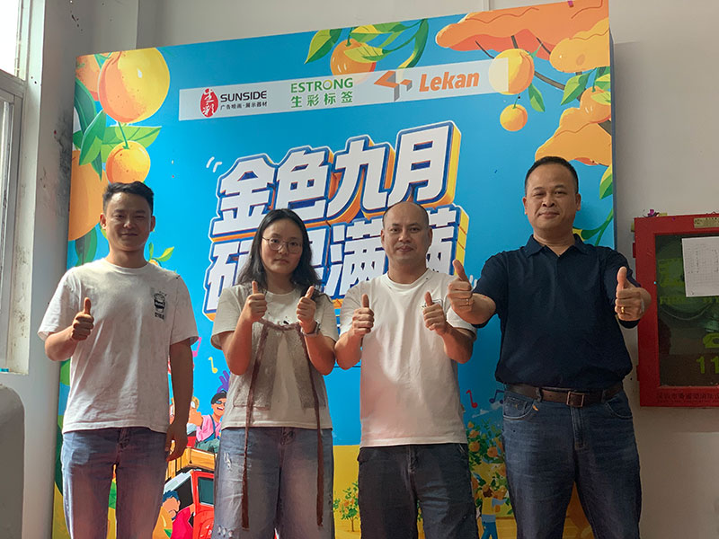 销冠喜获海外大订单 喷绘服务再获客户认可